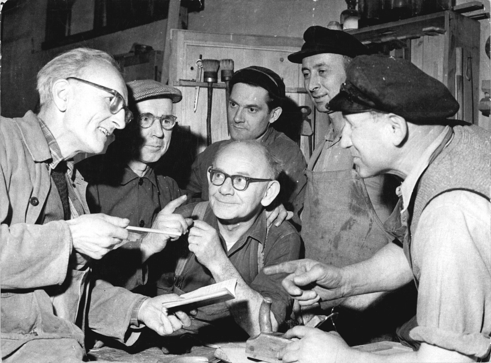 Schreibende Arbeiter im Kombinat Espenhain, 19. März 1960