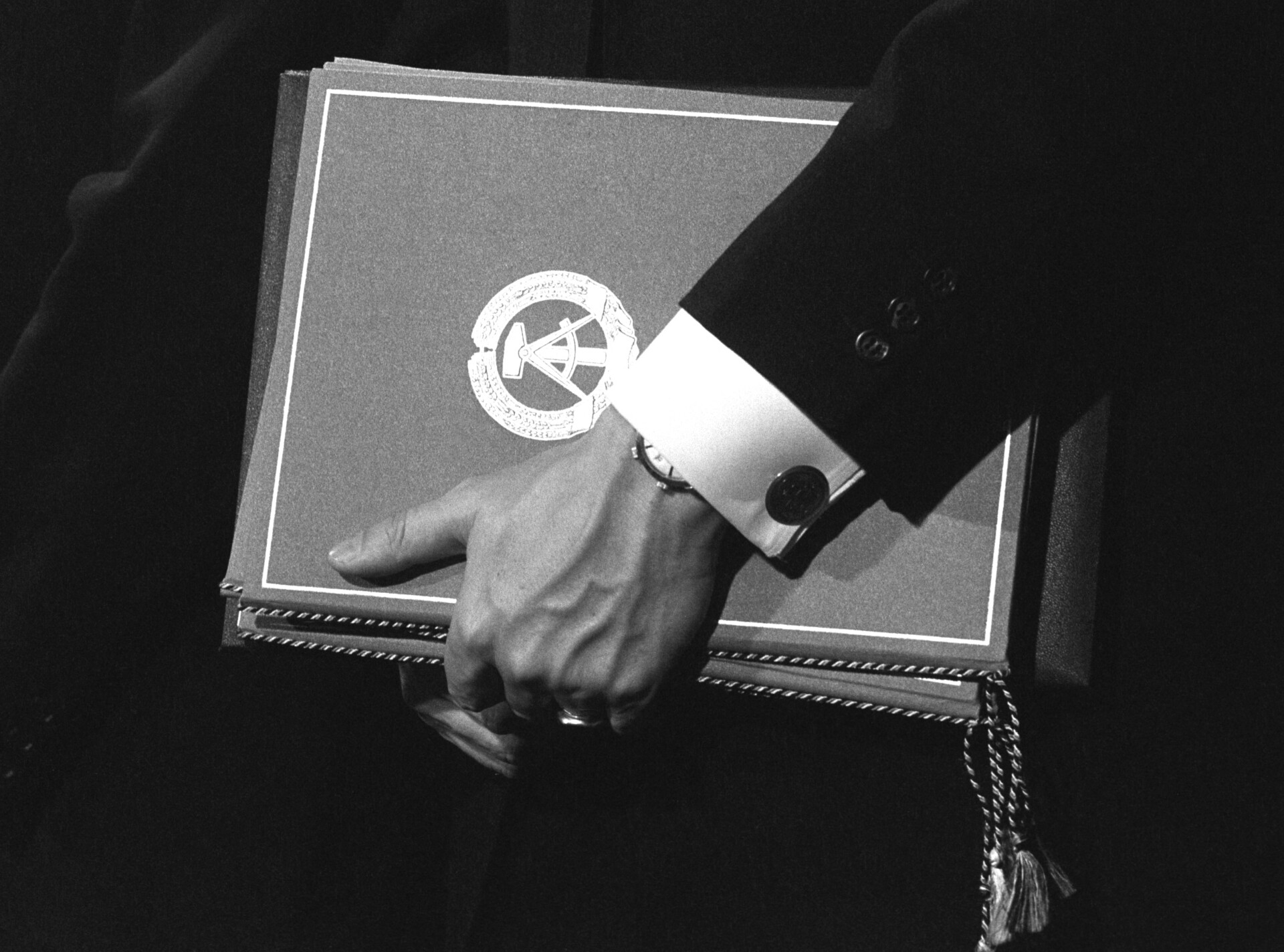 DDR-Umschlag vom Grundlagenvertrag zwischen der Bundesrepublik Deutschland und der DDR,